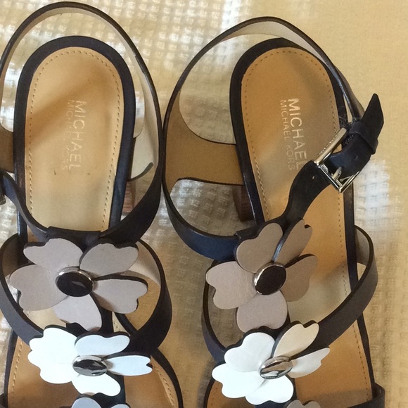 Michael Kors Heels 💥SOLD💥 - Picture 2 of 4